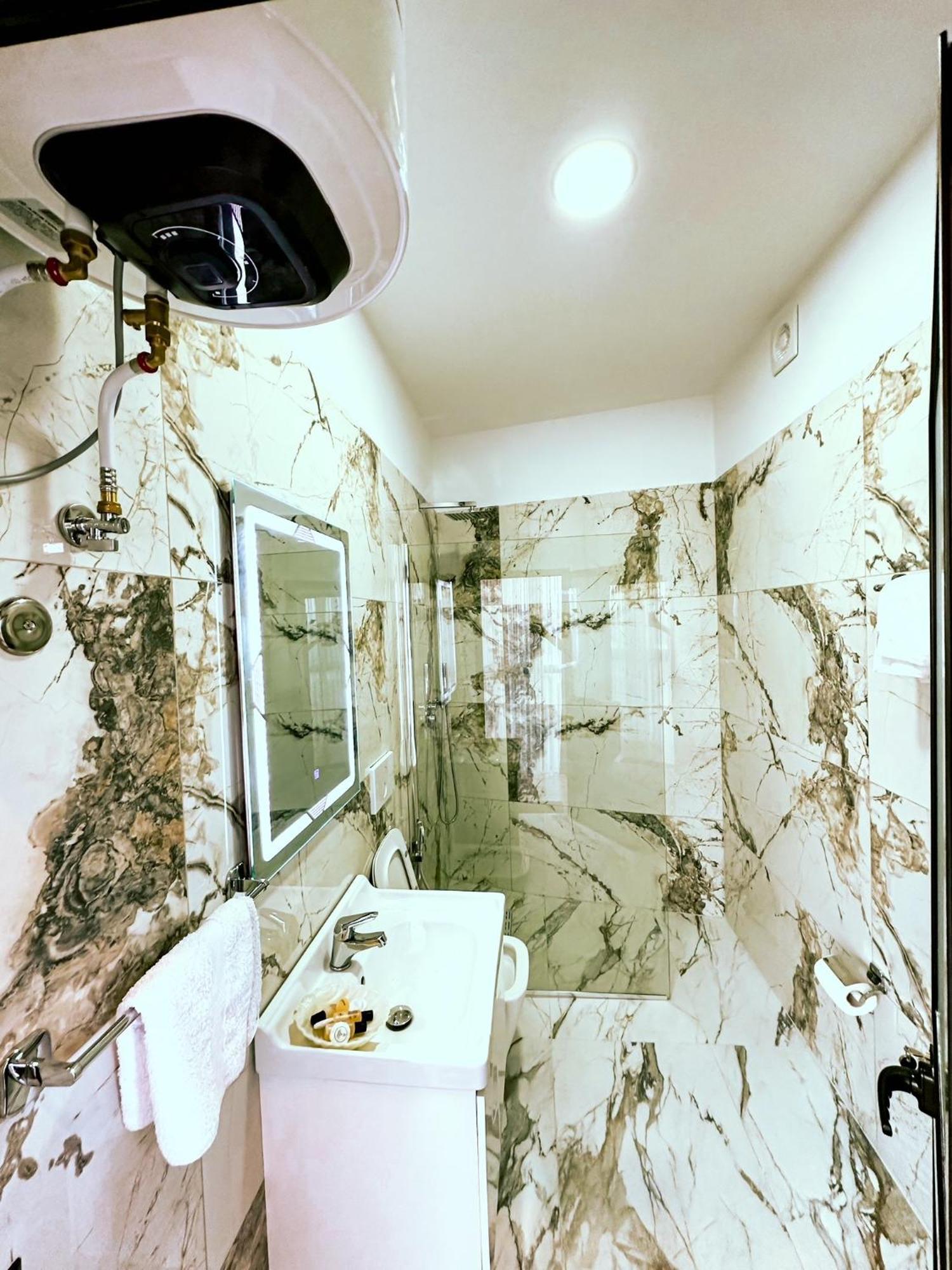 Hotel Iliria Canaj 외부 사진